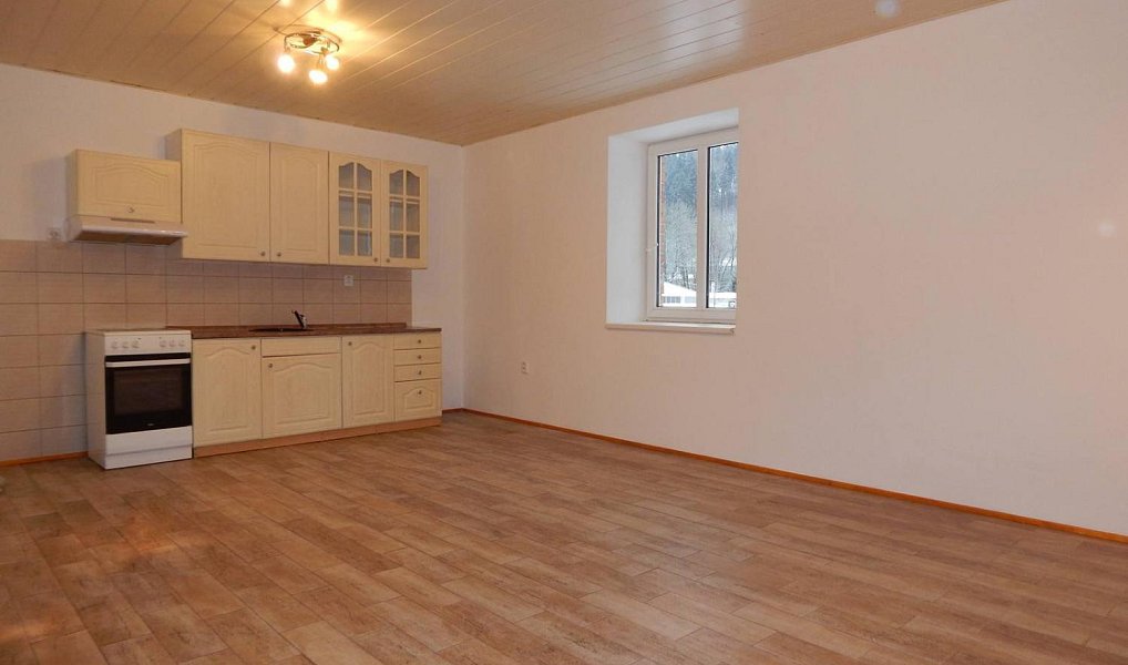 Pronájem bytu 2+kk 50 m², Trutnov – náhled fotky 2