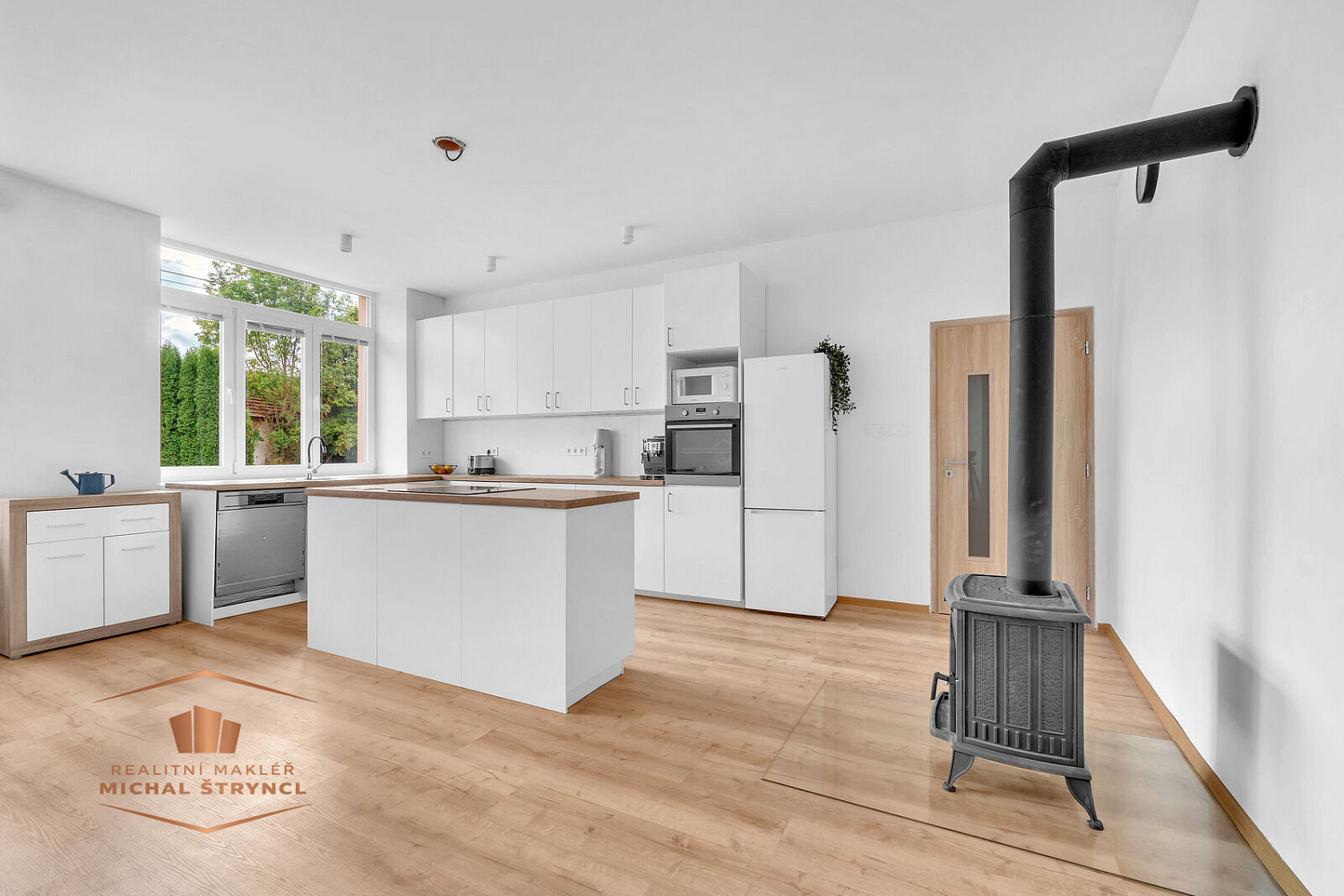 Prodej domu 200 m² s pozemkem 1 044 m² – fotografie 3
