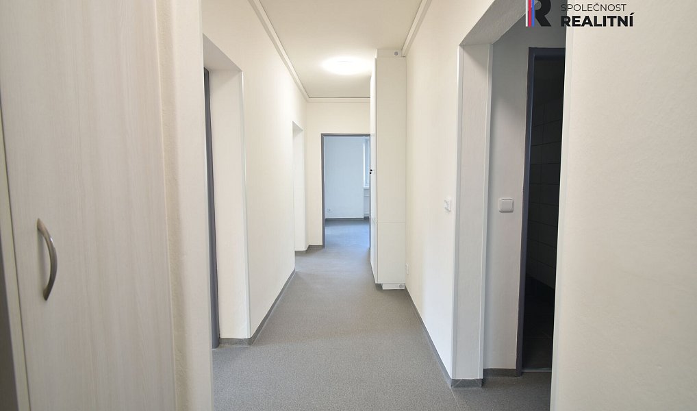 Pronájem bytu 2+1 79 m², Zlín – náhled fotky 2
