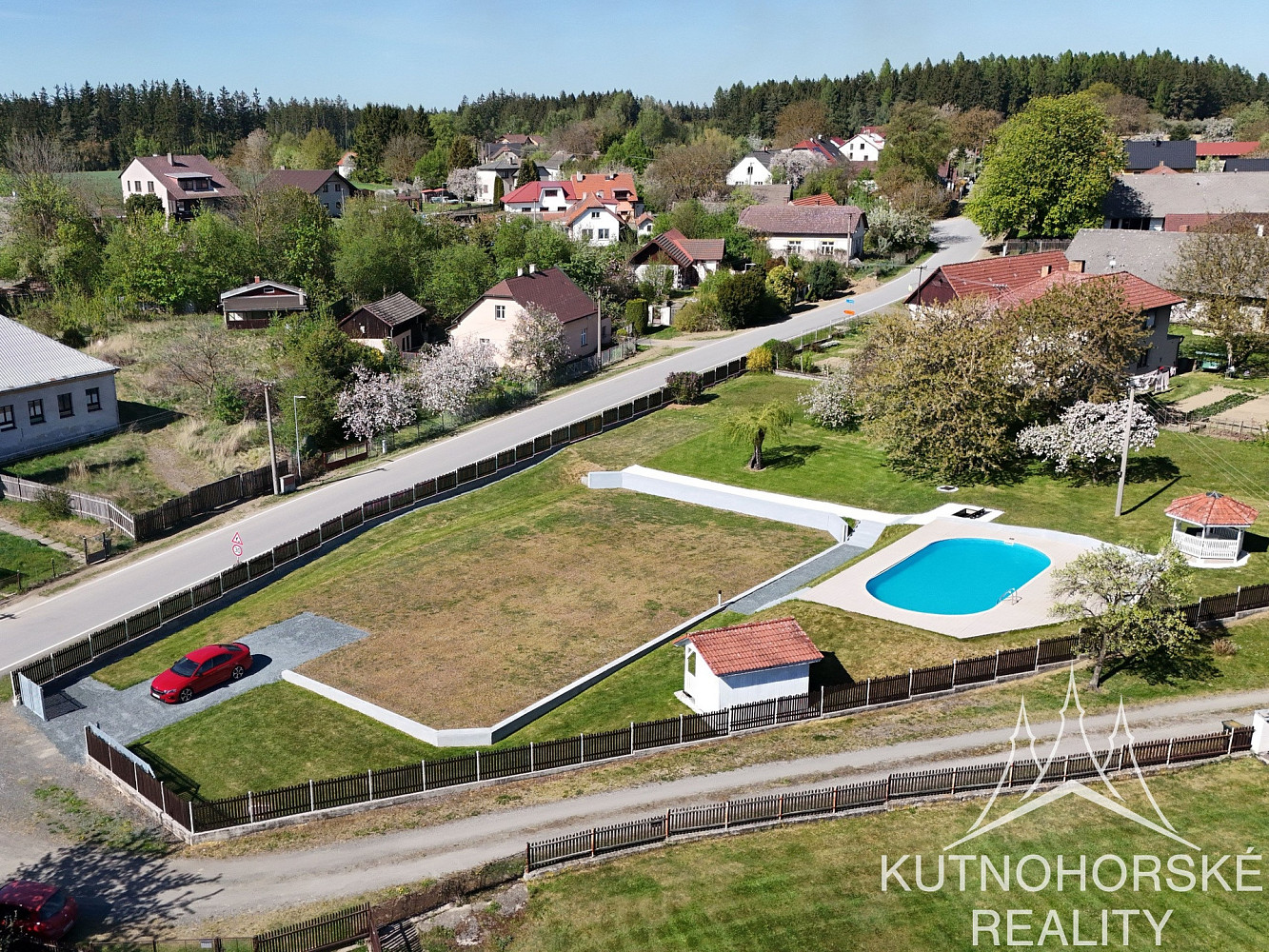 Prodej stavebního pozemku 1 972 m² – fotografie 3