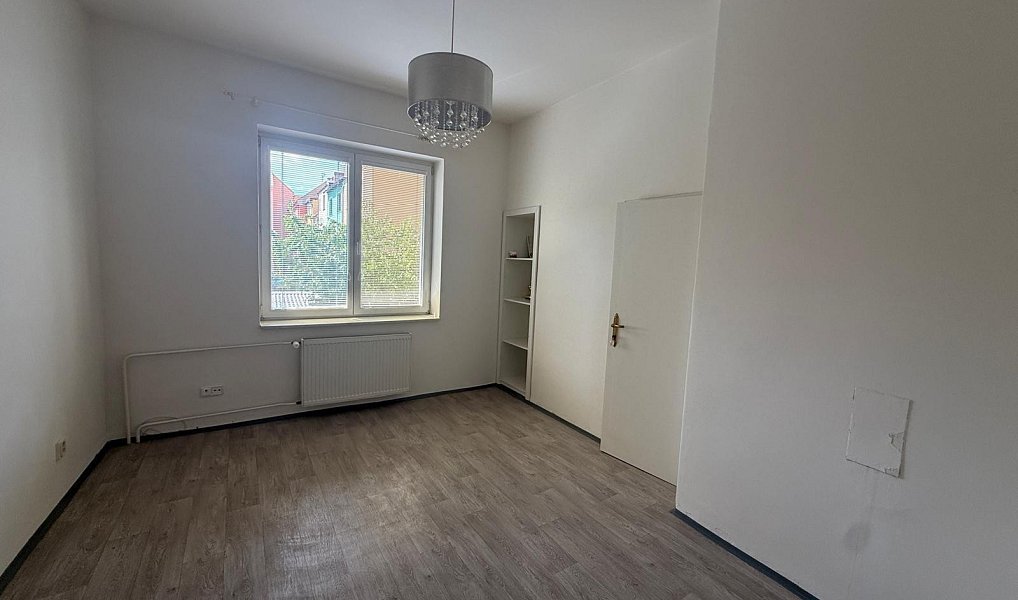 Pronájem bytu 3+1 80 m², Chomutov – náhled fotky 3