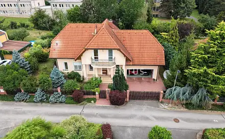 Prodej domu 300 m² s pozemkem 803 m², Nad Helmrovkou, Praha 6 - Lysolaje