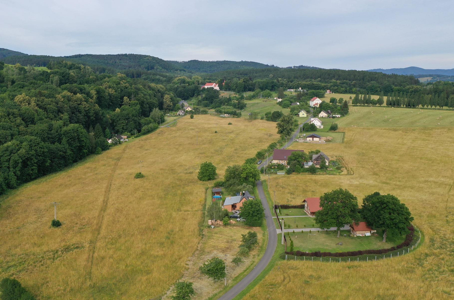 Prodej stavebního pozemku 3 069 m² – fotografie 2