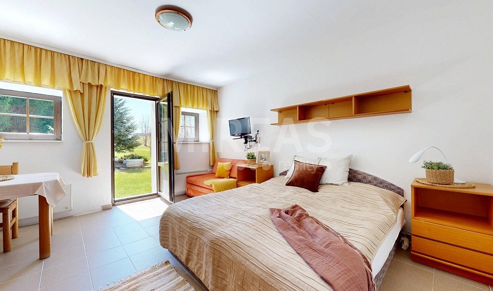 Prodej ubytovacího objektu 444 m², Stožec – náhled fotky 24