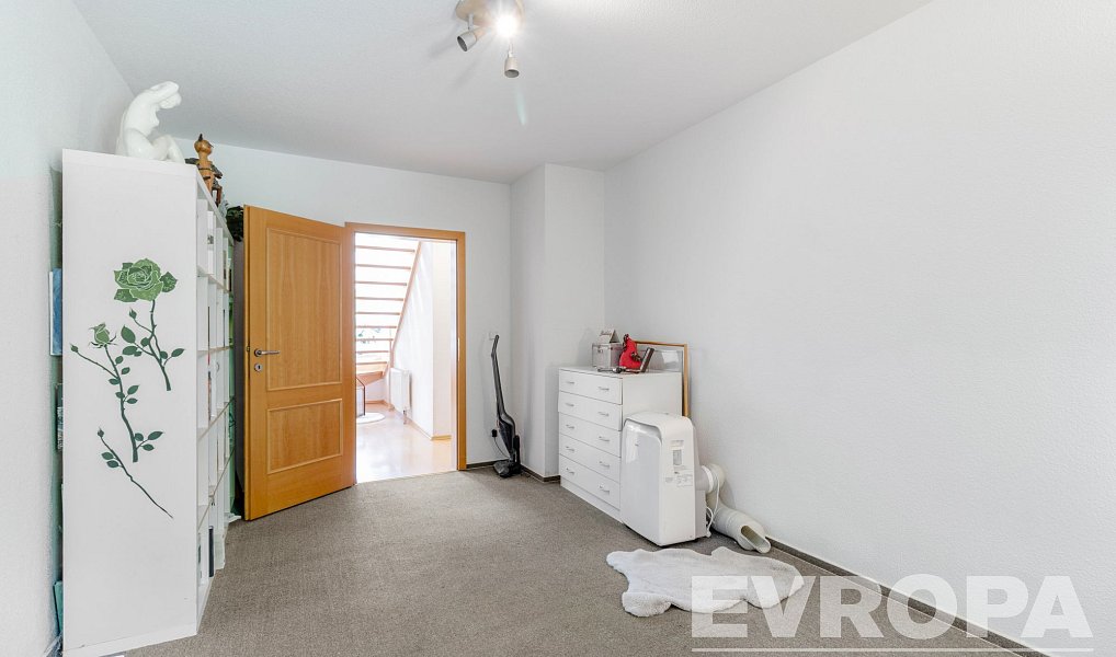 Prodej domu 225 m² s pozemkem 1 197 m², Hybrálec – náhled fotky 17