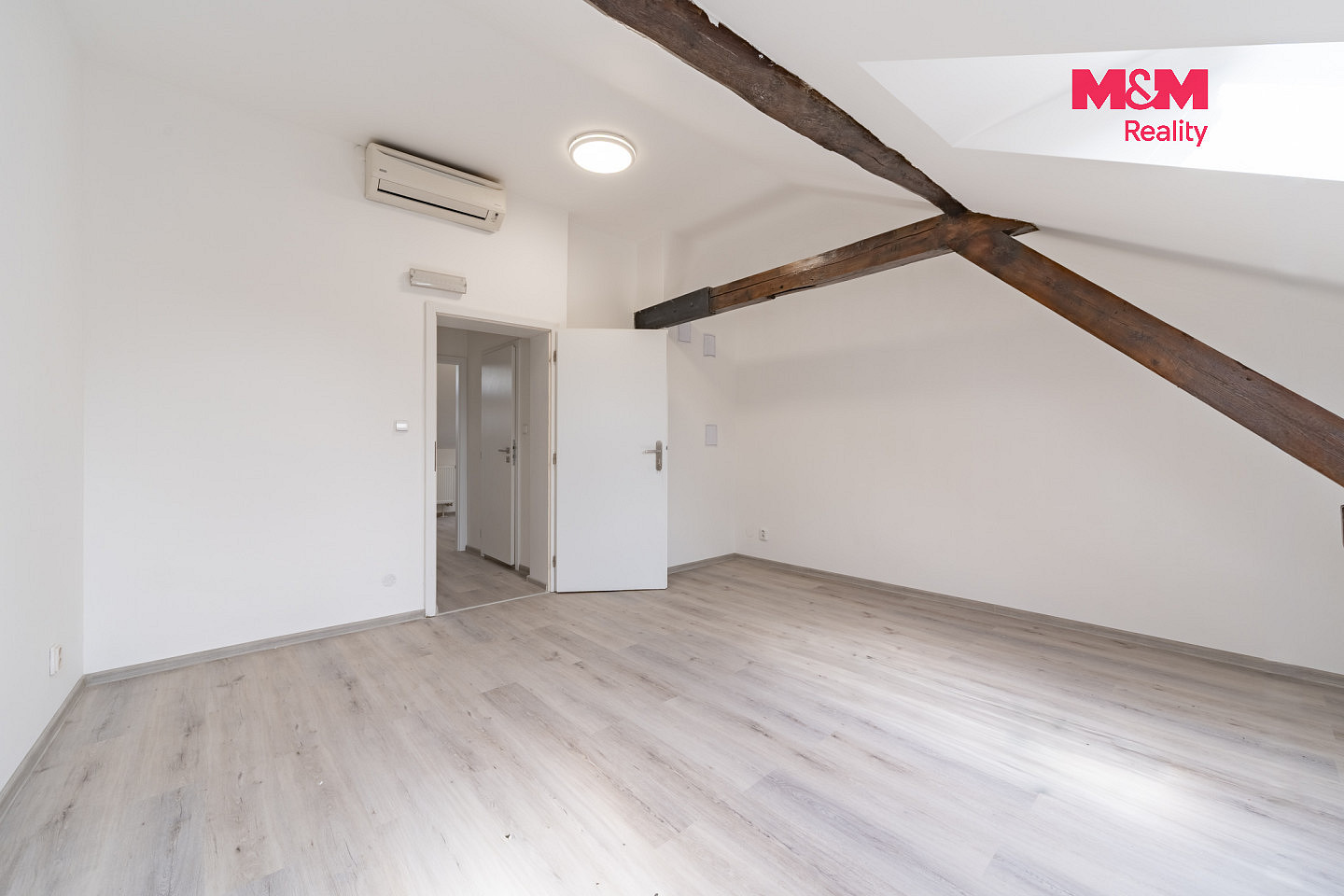 Pronájem bytu 1+kk 50 m² – fotografie 4