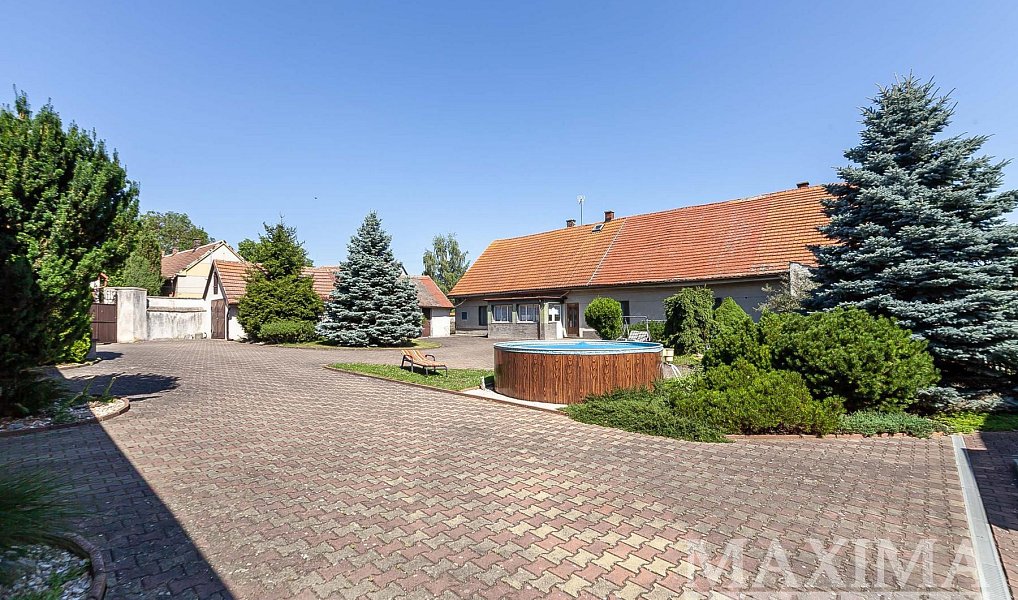 Prodej domu 340 m² s pozemkem 4 800 m², Bečváry – náhled fotky 13