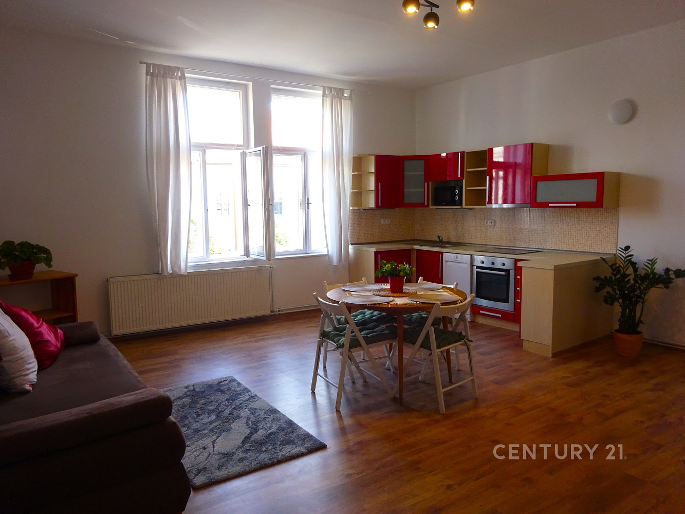 Pronájem bytu 2+kk 65 m² – fotografie 3