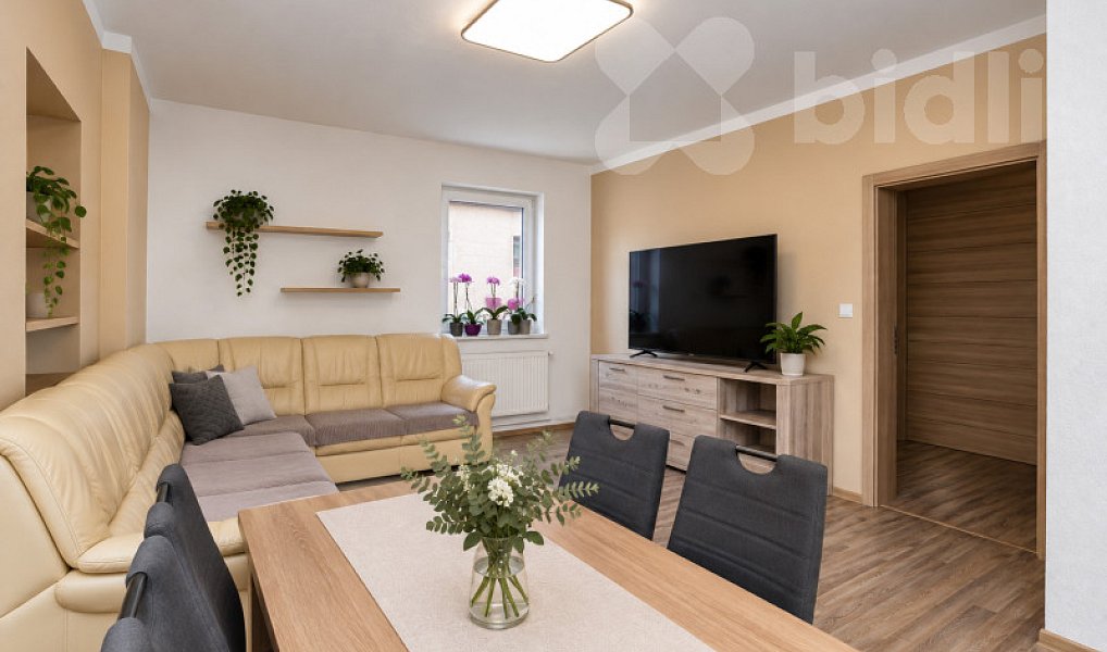 Prodej domu 240 m² s pozemkem 2 125 m², Bečice – náhled fotky 5
