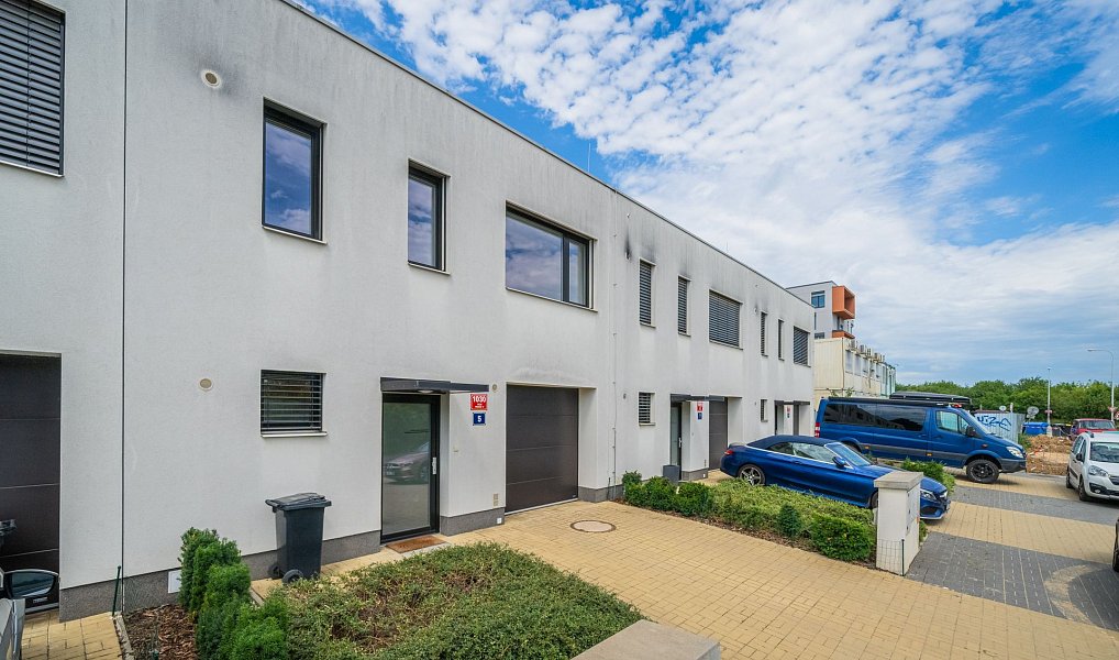 Pronájem domu 110 m² s pozemkem 196 m², Praha – náhled fotky 36