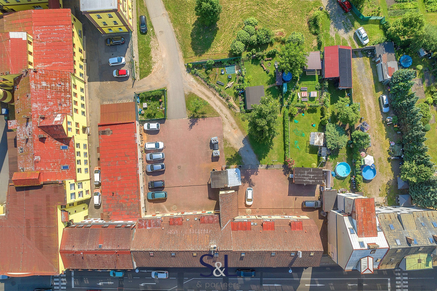 Prodej nájemního domu, činžáku 1 036 m² – fotografie 2