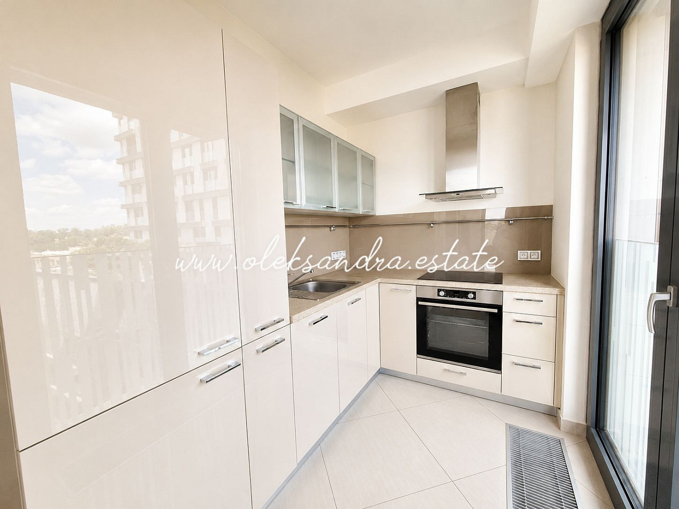Pronájem bytu 2+kk 61 m² – pohled 2