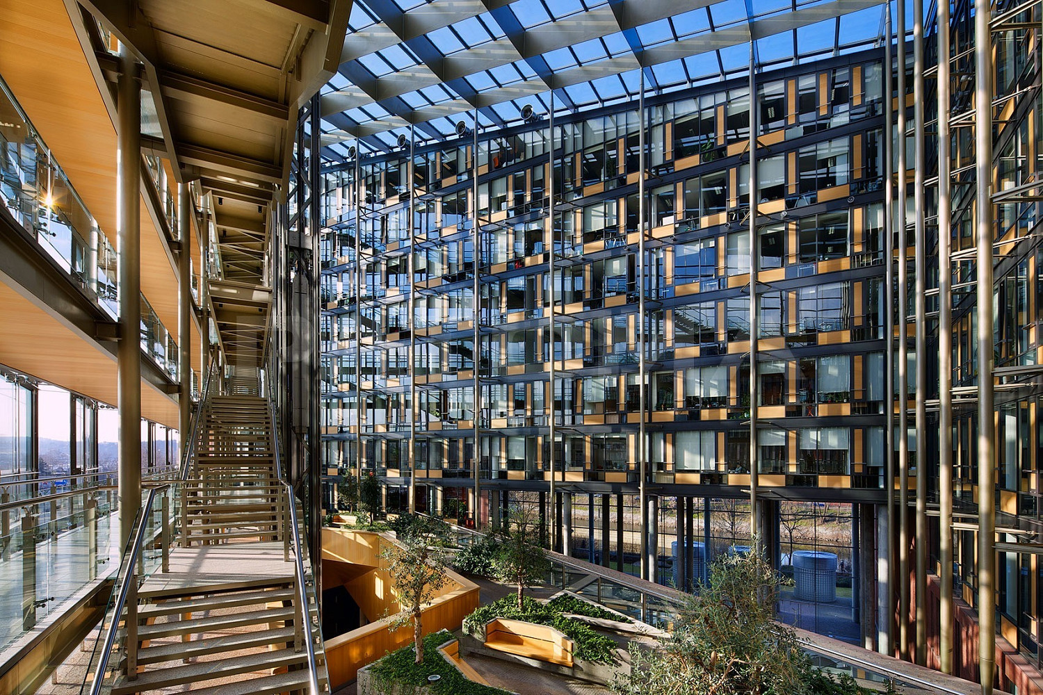 Pronájem reprezentativních kancelářských prostor 448 m² v lokalitě Praha 8 - Karlín – pohled 2