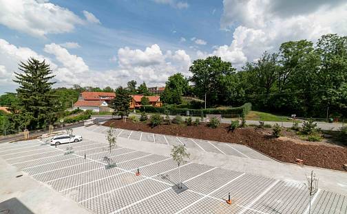 Prodej parkovacího stání u letiště Václava Havla Praha, V Kněžívce, Tuchoměřice, okres Praha-západ