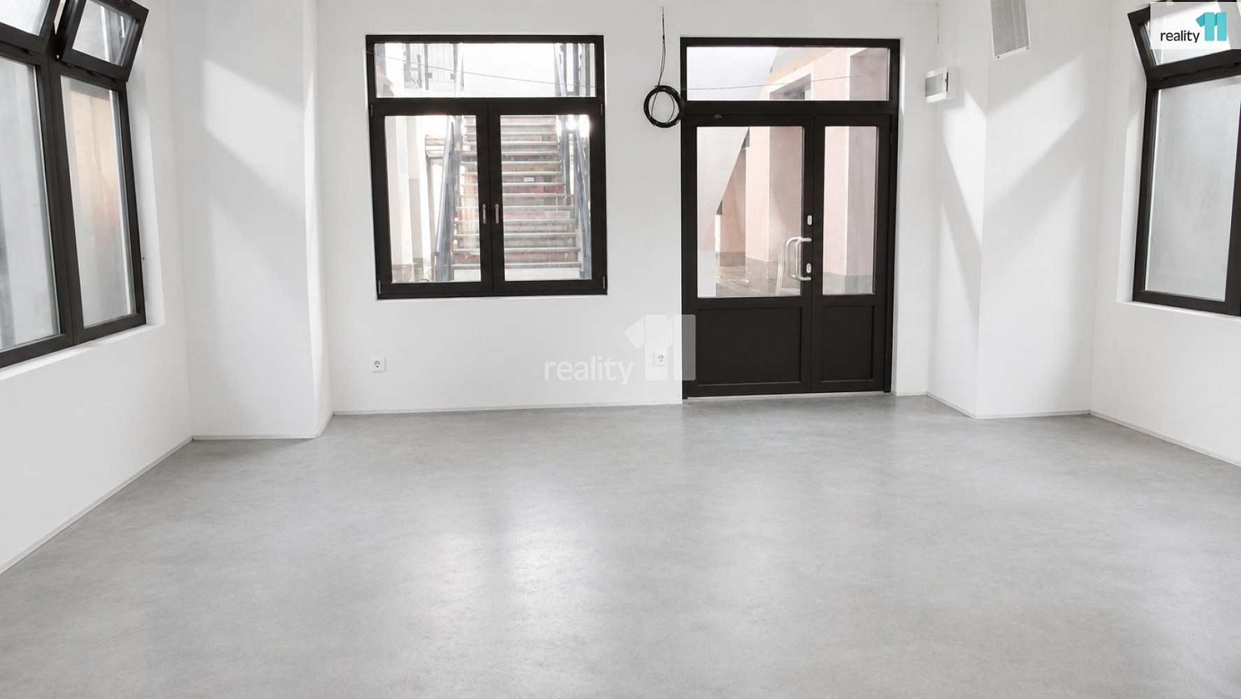 Pronájem obchodních prostor 40 m² – fotografie 2