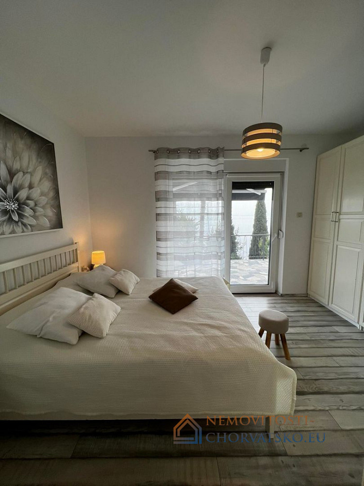 Pronájem bytu 2+kk 104 m² – pohled 4