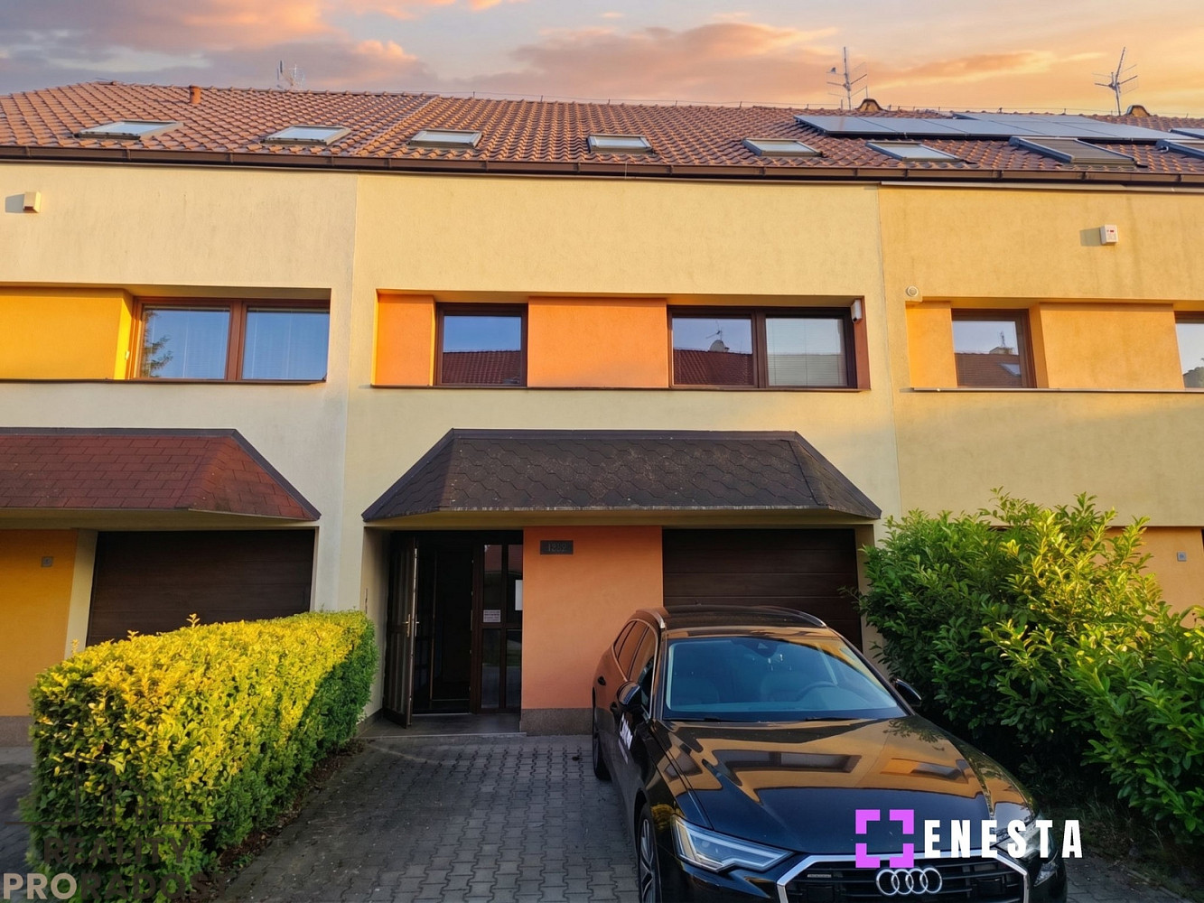 Pronájem domu 200 m² s pozemkem 182 m²