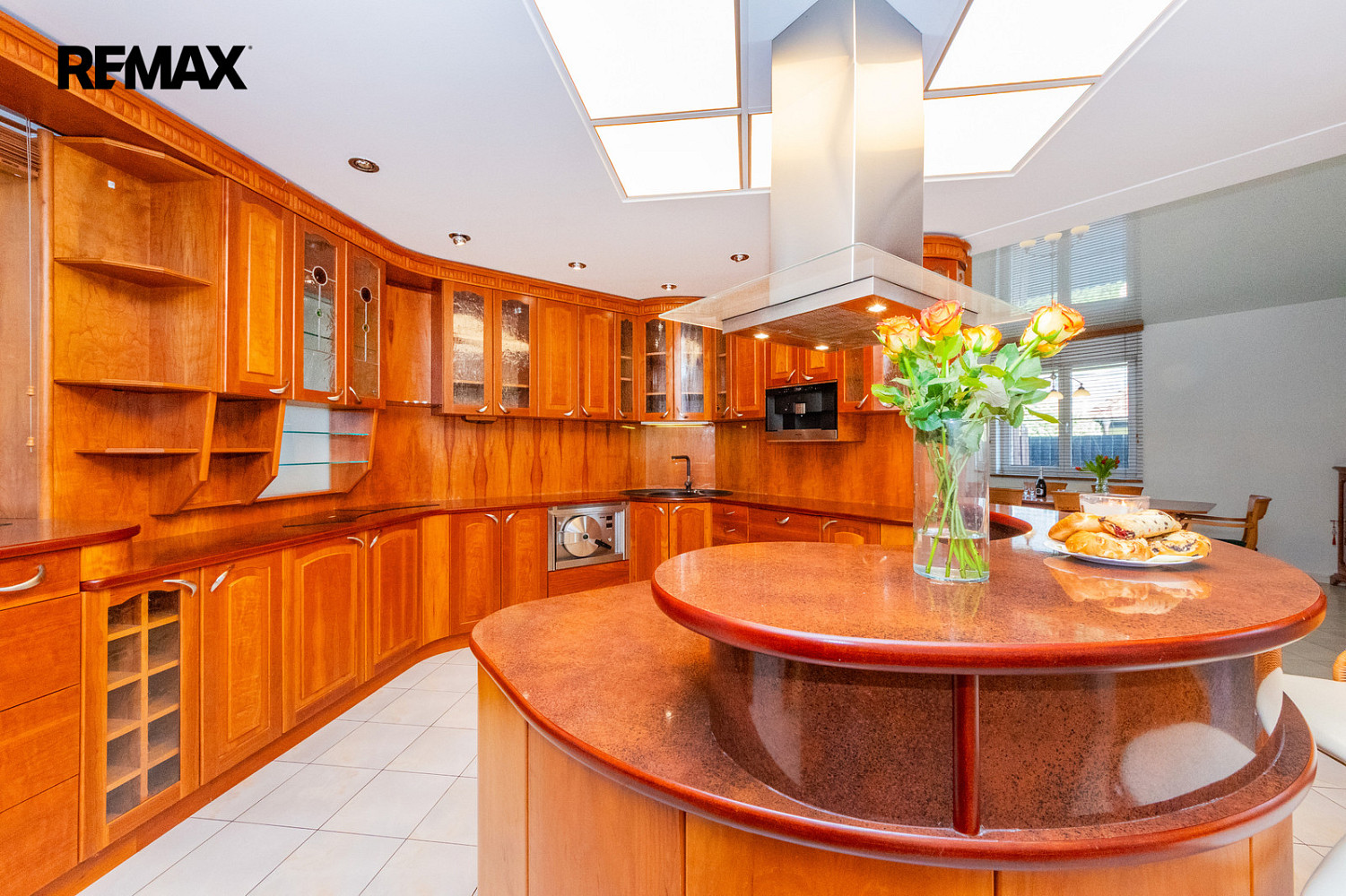 Prodej domu 433 m² s pozemkem 826 m² — photo 2