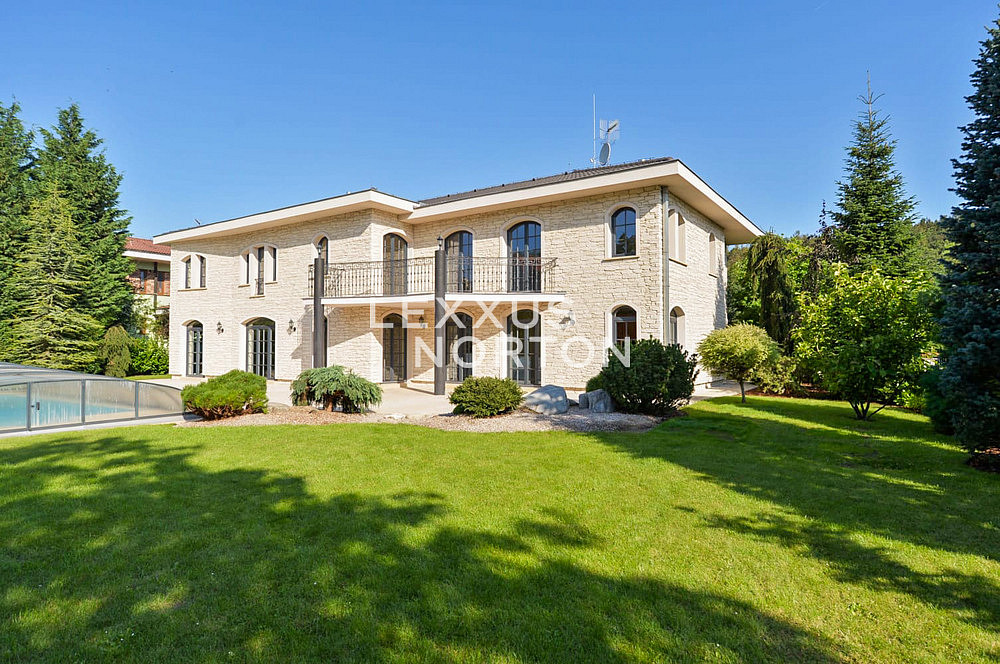 Pronájem domu 600 m² s pozemkem 1 450 m²