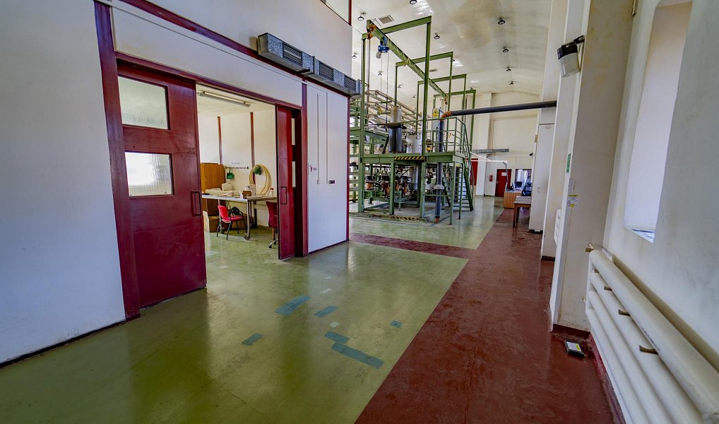 Prodej výrobních prostor 861 m², Bezno – náhled fotky 6