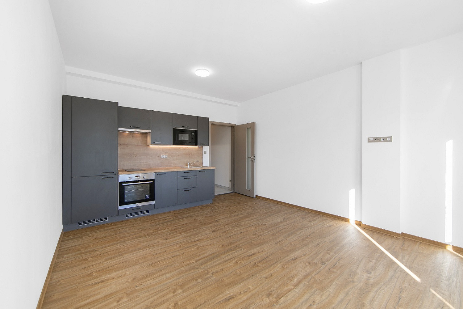 Pronájem bytu 1+kk 29 m² – fotografie 2
