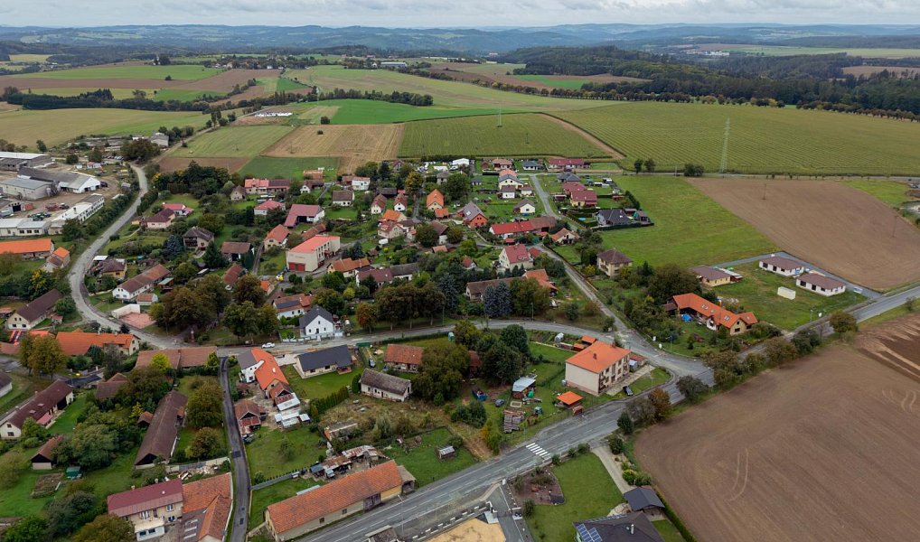 Prodej stavebního pozemku 800 m², Zbizuby – náhled fotky 4