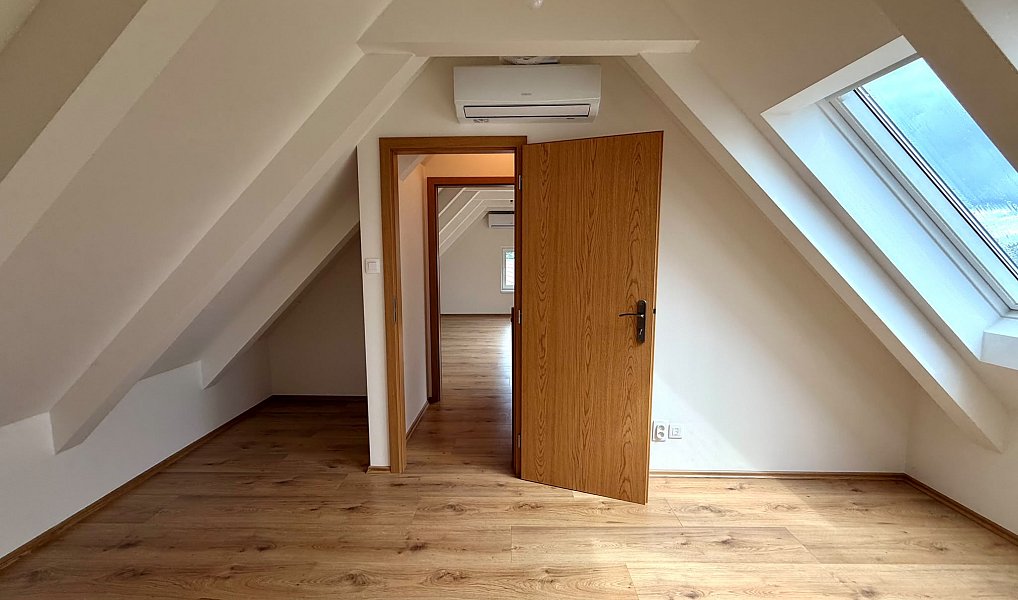 Prodej bytu 3+1 88 m², Praha – náhled fotky 17