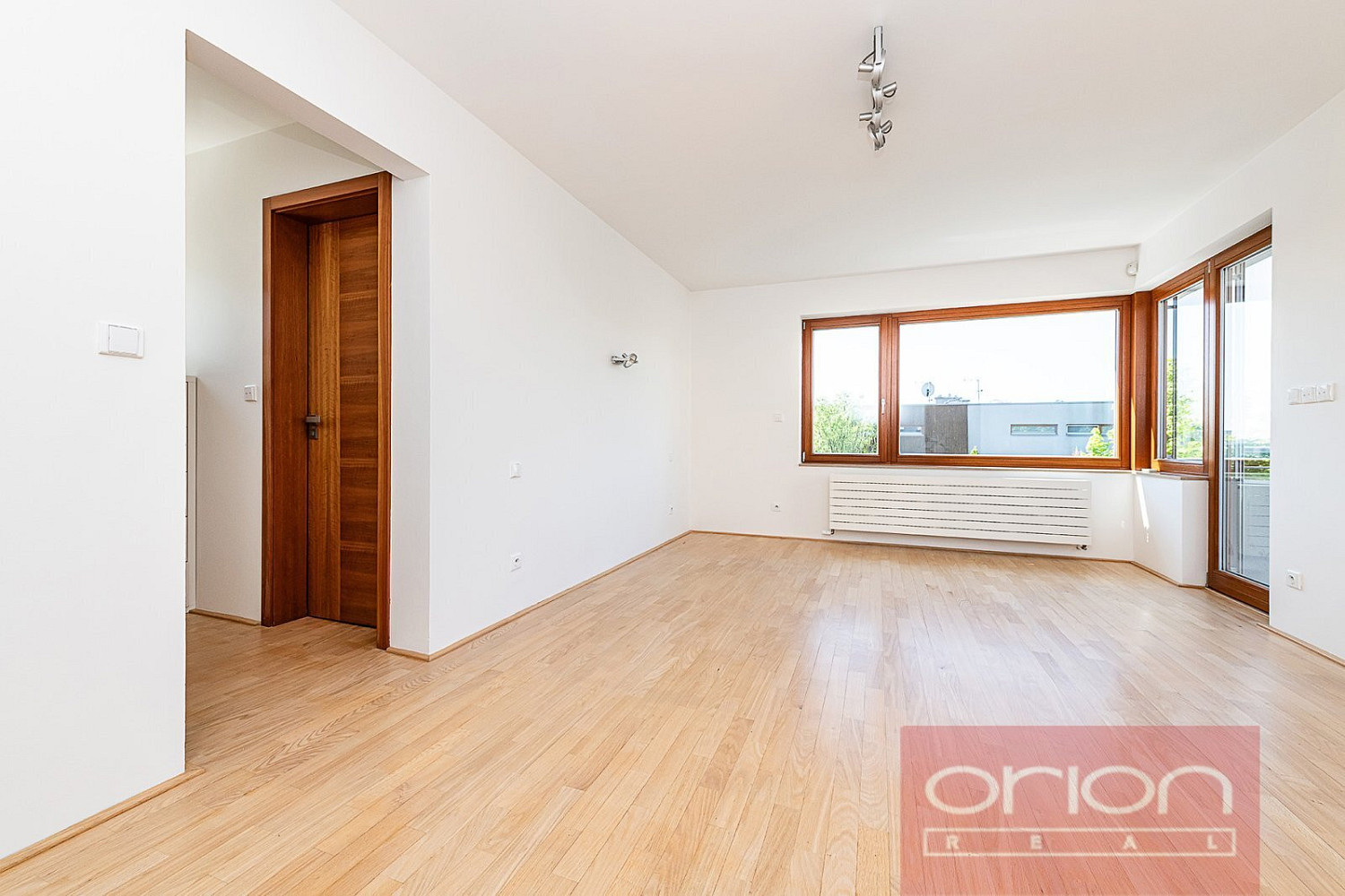 Pronájem domu 360 m² s pozemkem 773 m² — photo 4