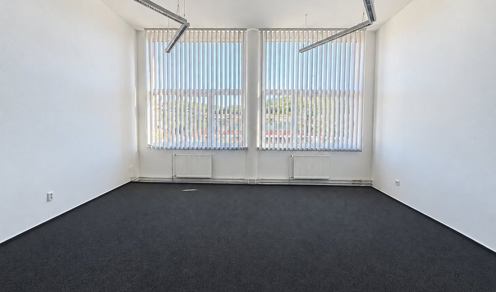 Pronájem kanceláře 46 m², Zlín – náhled fotky 2