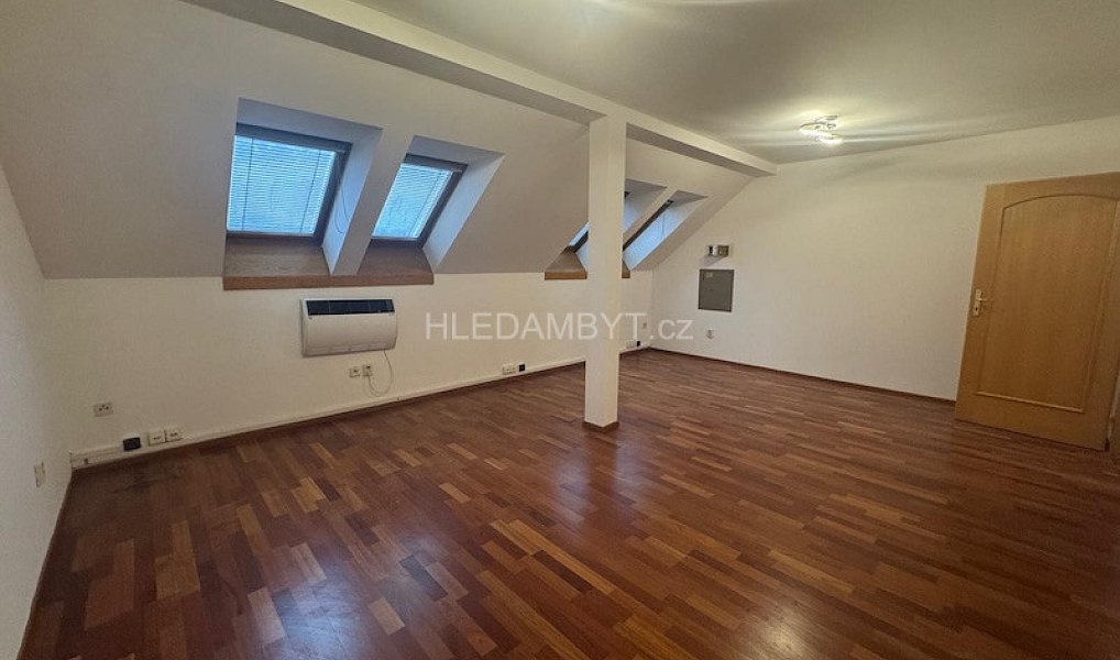 Pronájem bytu 2+1 76 m², Praha – náhled fotky 2