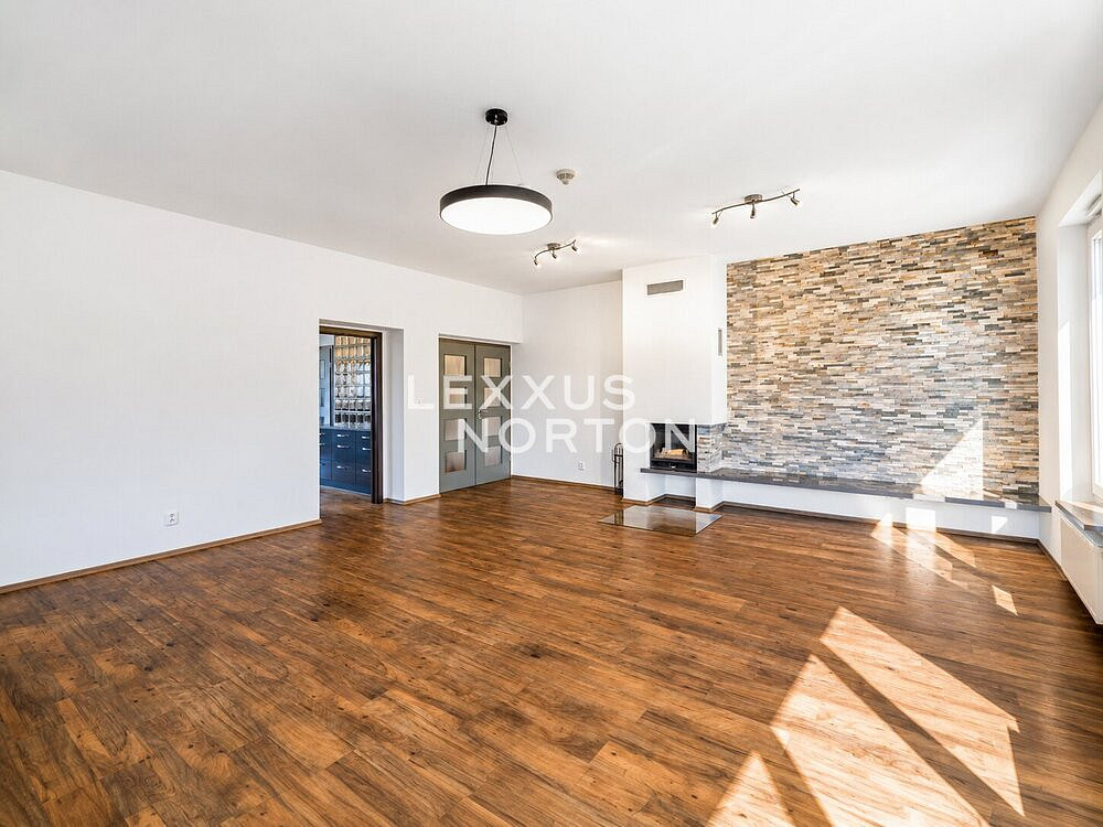 Pronájem bytu 3+1 155 m² – fotografie 2