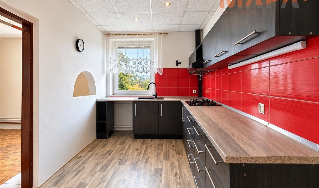 Prodej domu 306 m² s pozemkem 697 m², Jirkov – náhled fotky 2