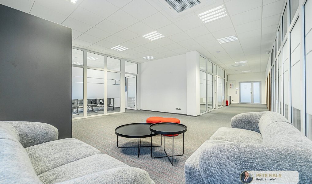 Pronájem kanceláře 128 m², Praha – náhled fotky 2