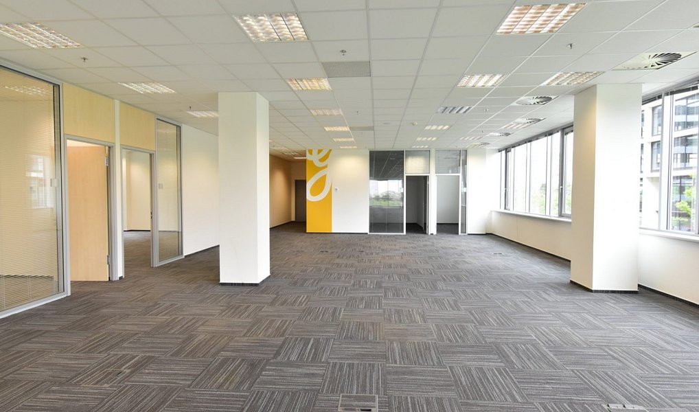 Pronájem kanceláře 898 m², Ořech – náhled fotky 8