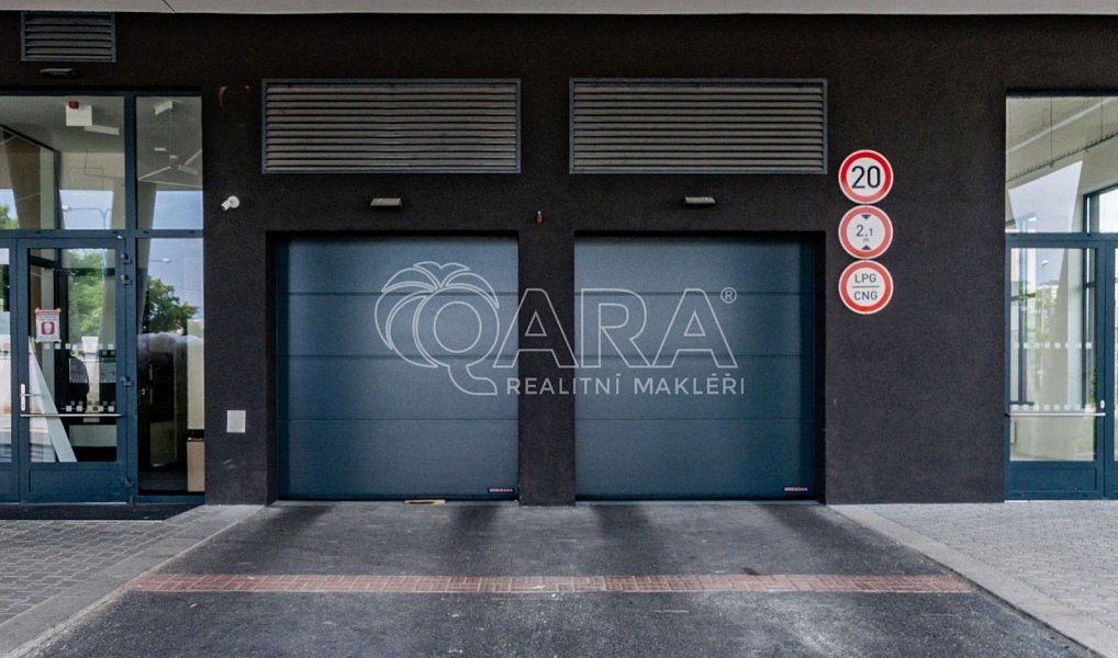 Pronájem garážového stání, Zvěřinova, Praha 10, Praha – náhled fotky 3