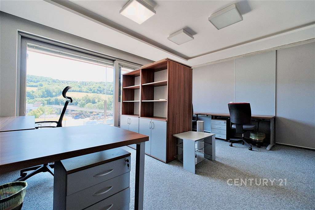 Pronájem kanceláře 106 m² — photo 4