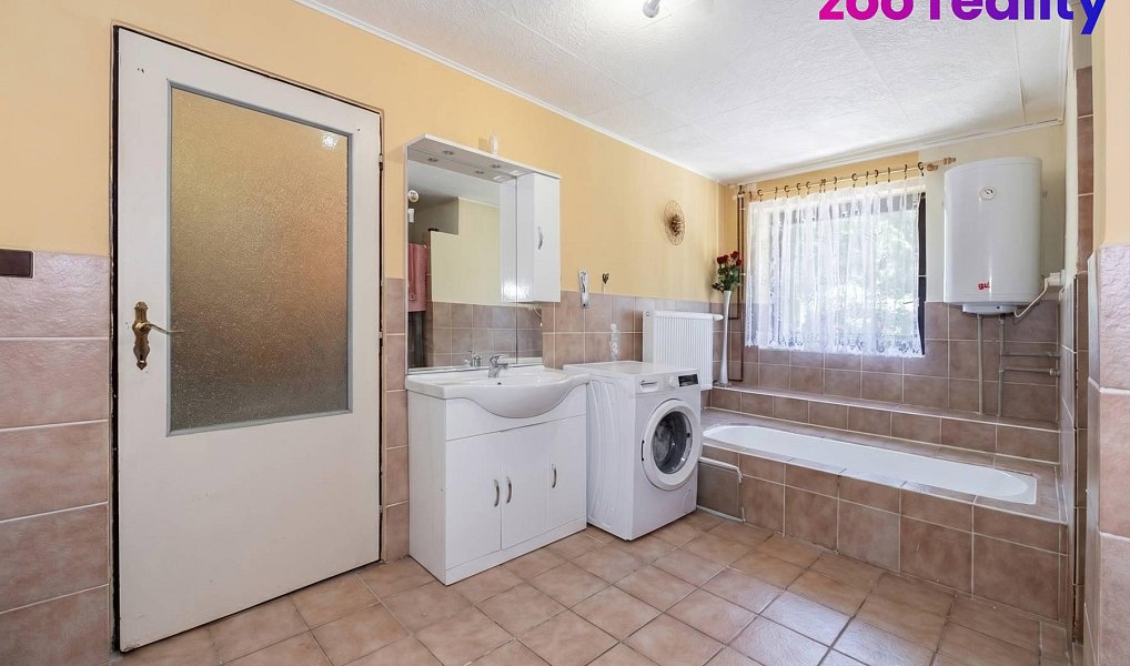 Prodej domu 320 m² s pozemkem 16 394 m², Místo – náhled fotky 8