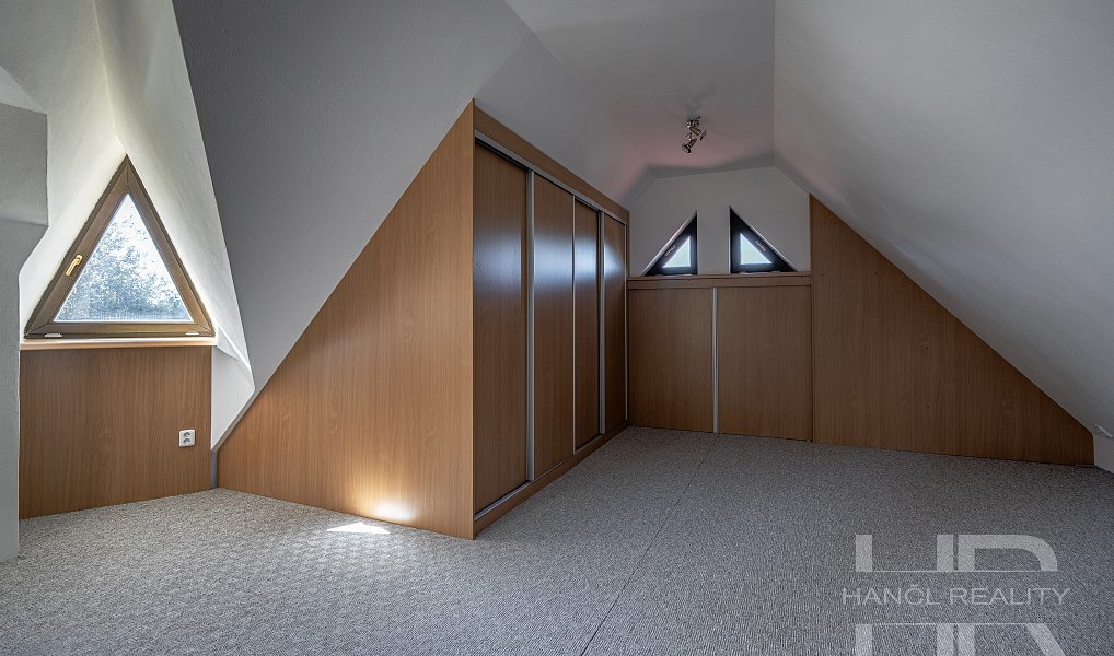 Prodej domu 202 m² s pozemkem 2 142 m², Šternberk – náhled fotky 20