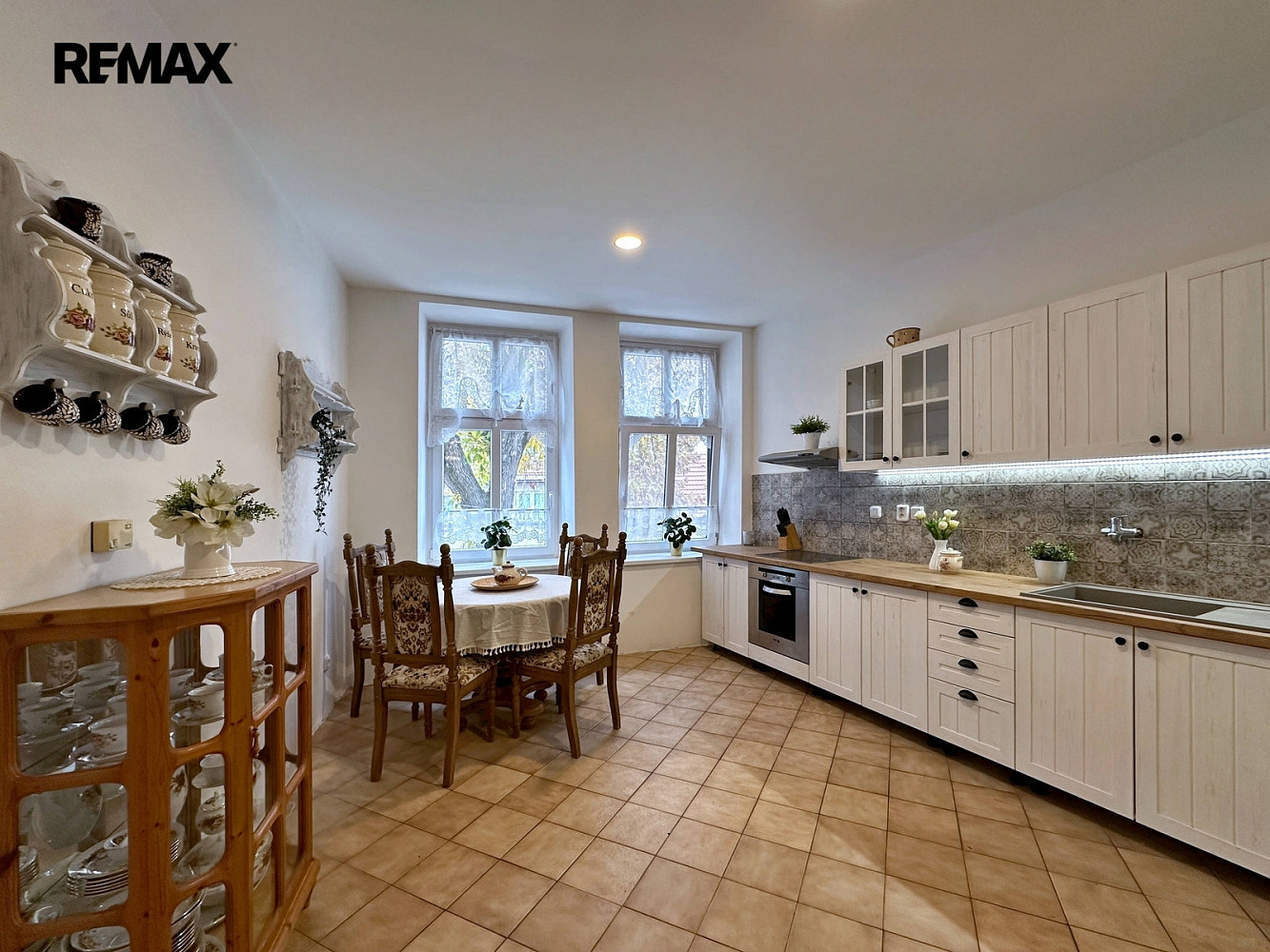 Prodej obchodních prostor 165 m² – fotografie 3