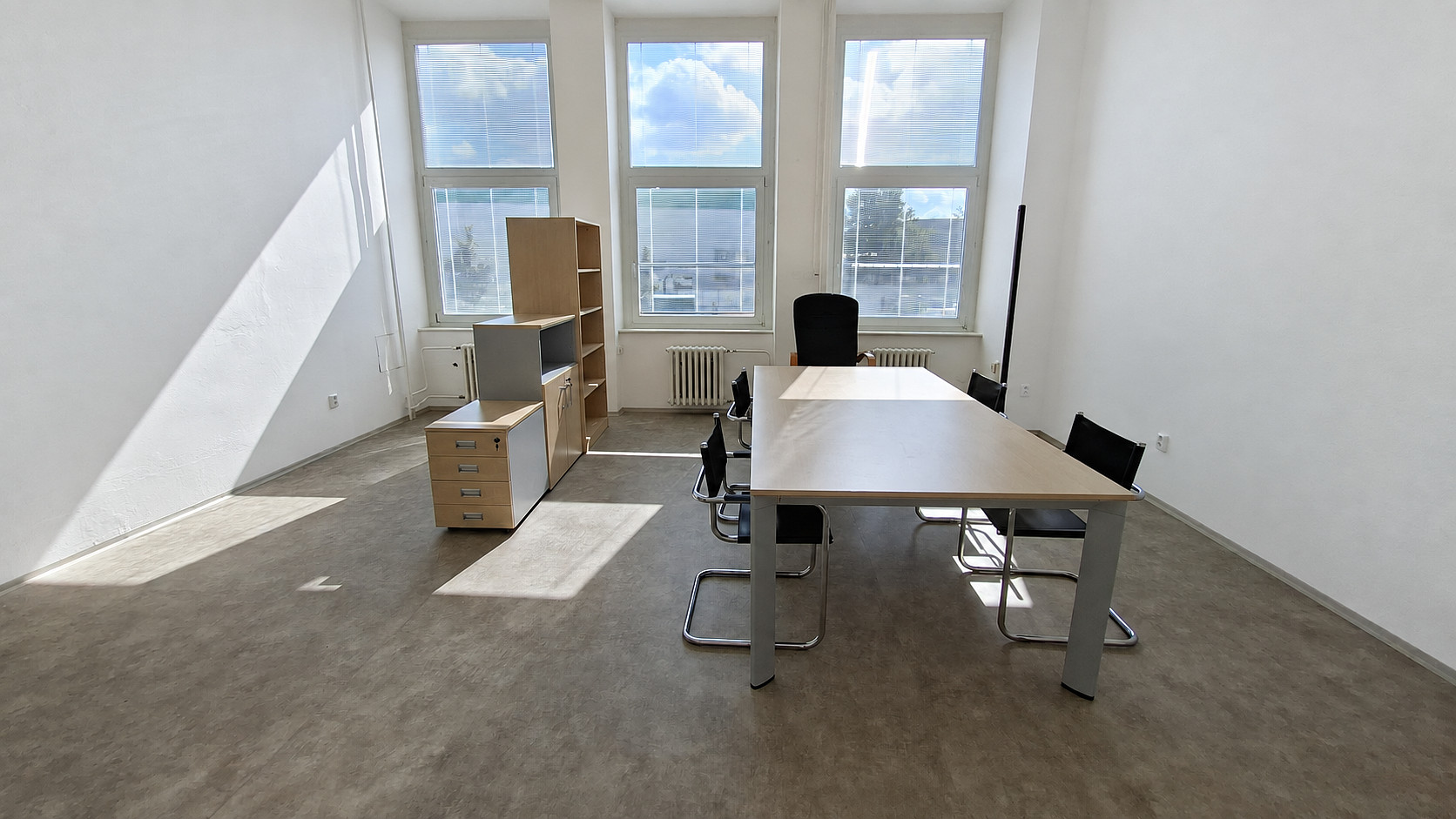 Pronájem kanceláře 71 m² – fotografie 3