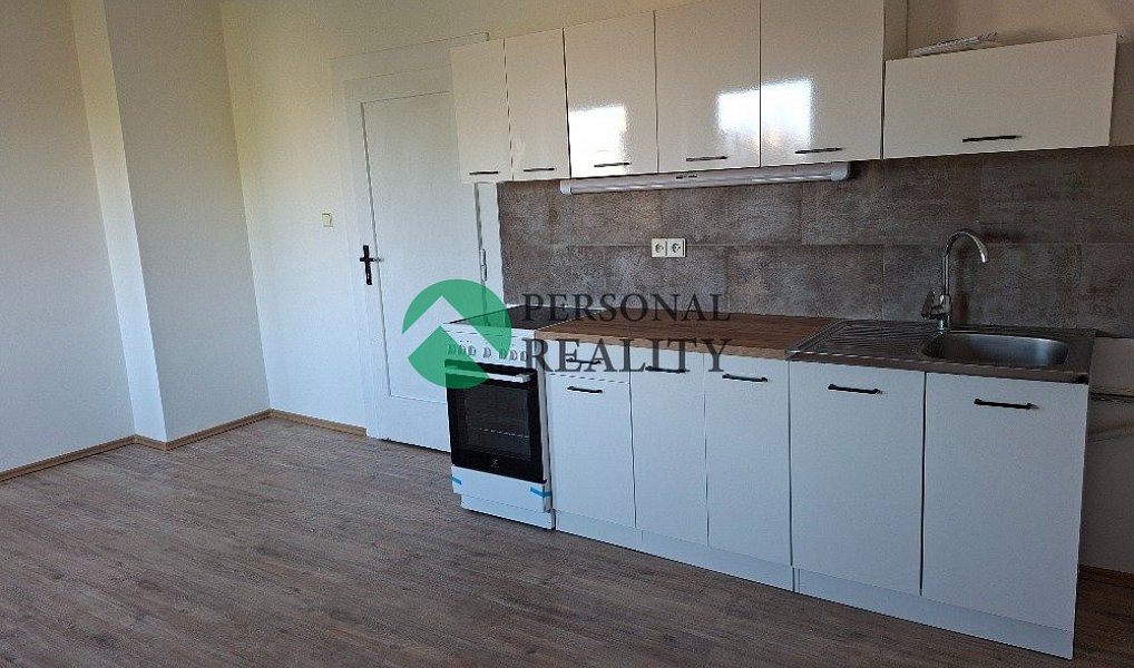 Pronájem bytu 2+kk 50 m², Jesenice – náhled fotky 3