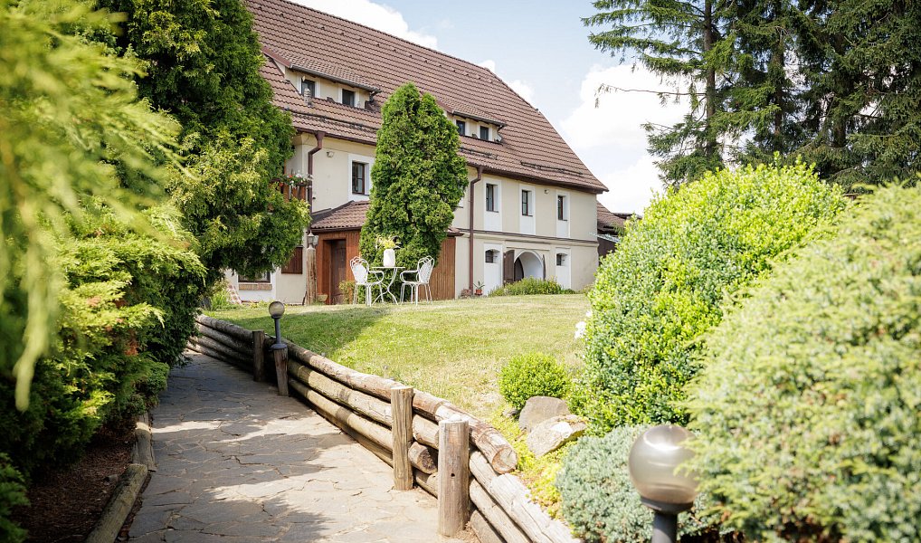 Prodej domu 478 m² s pozemkem 4 241 m², Verneřice – náhled fotky 3