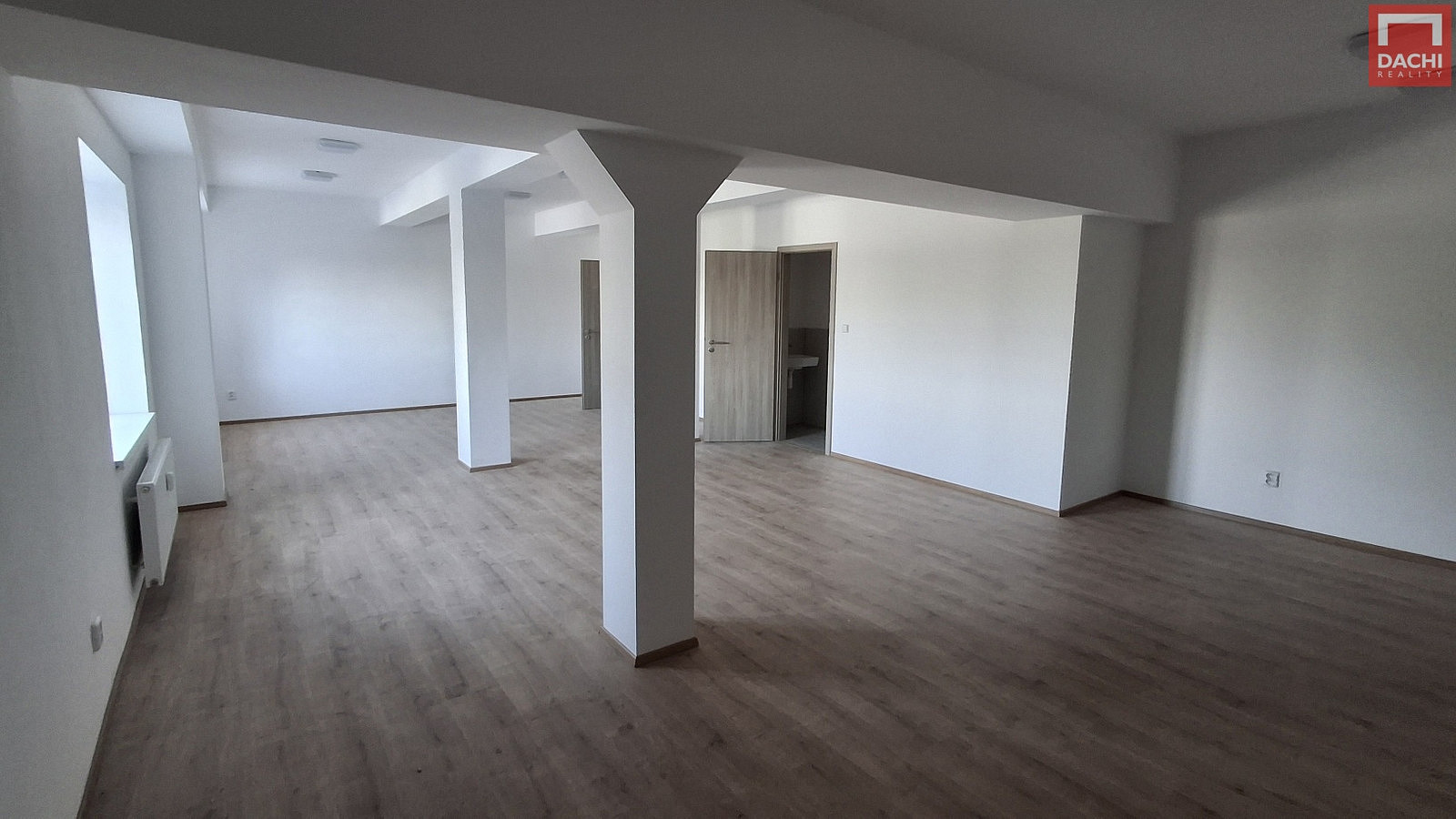 Pronájem kanceláře 57 m² — photo 2