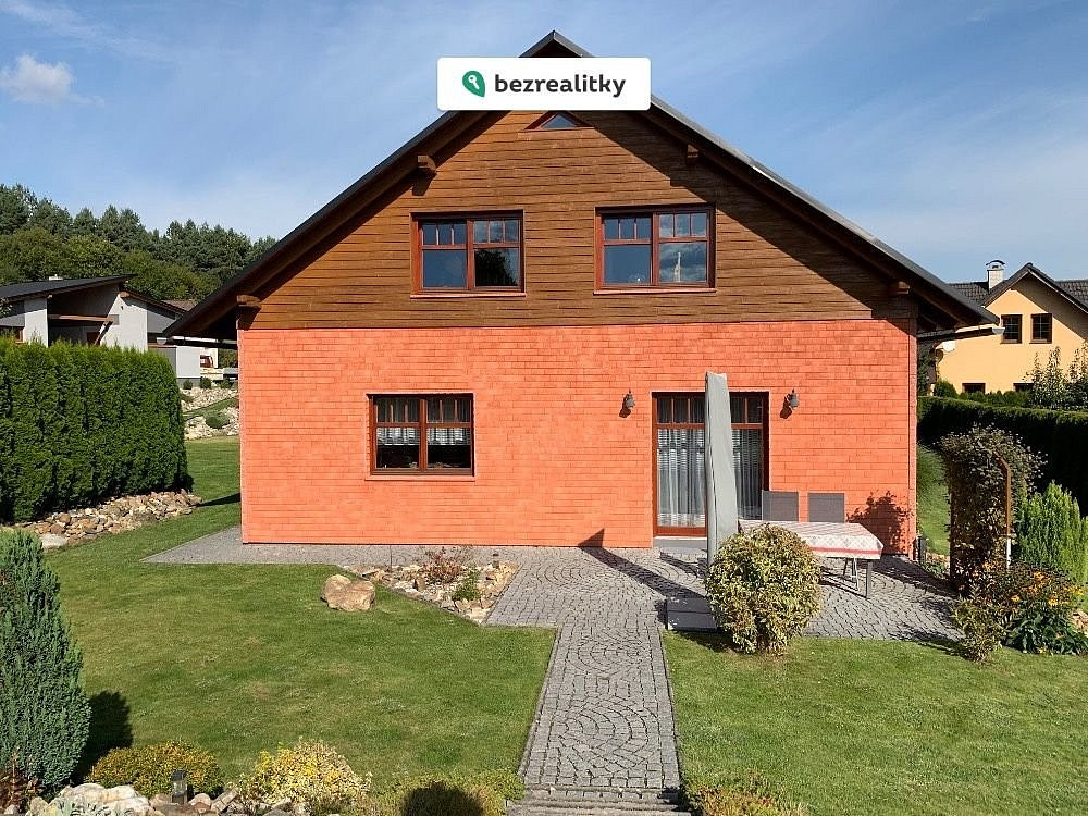 Prodej domu 200 m² s pozemkem 1 100 m²