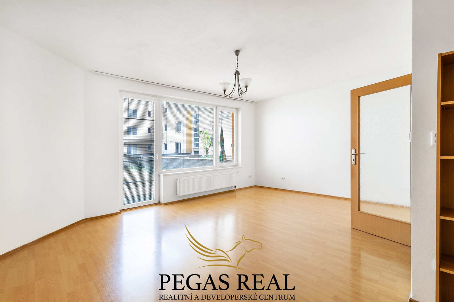 Pronájem bytu 1+kk 40 m² – fotografie 2