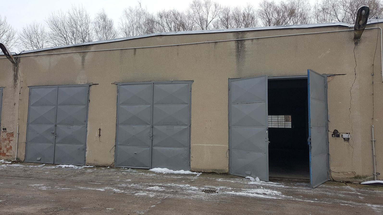 Pronájem skladovacích prostor 261 m²