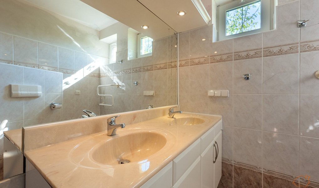 Prodej domu 470 m² s pozemkem 929 m², Luhačovice – náhled fotky 12