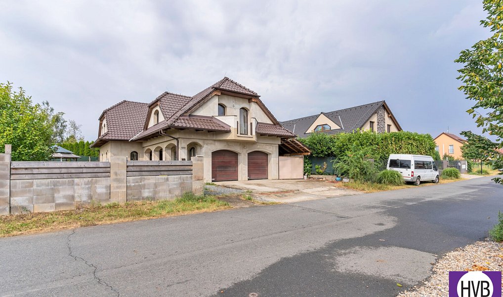 Prodej domu 364 m² s pozemkem 927 m², Sibřina – náhled fotky 2