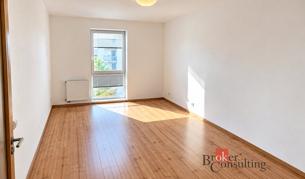 Pronájem bytu 2+kk 67 m², Jesenice – náhled fotky 6