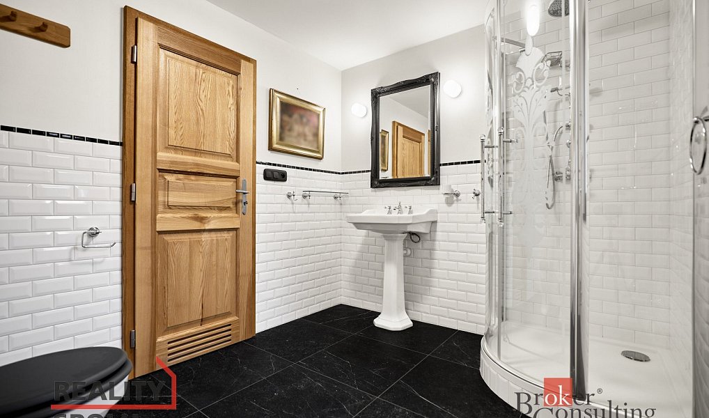 Prodej domu 231 m² s pozemkem 2 229 m², Nejdek – náhled fotky 48